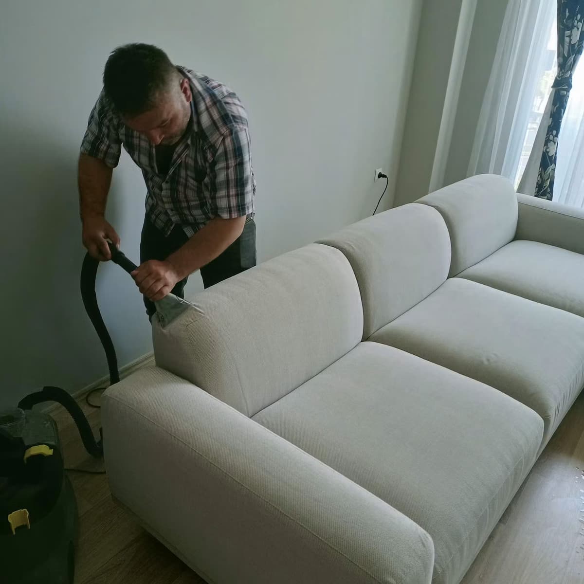 Koltuk Yıkama: Evdeki Görünmez Tehlikelere Karşı Köpüklü Sistem